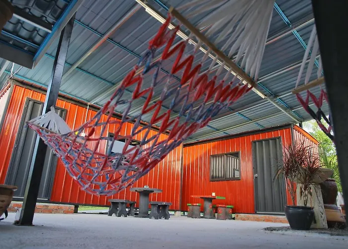 Padang Besar Red Cabin Homestay
