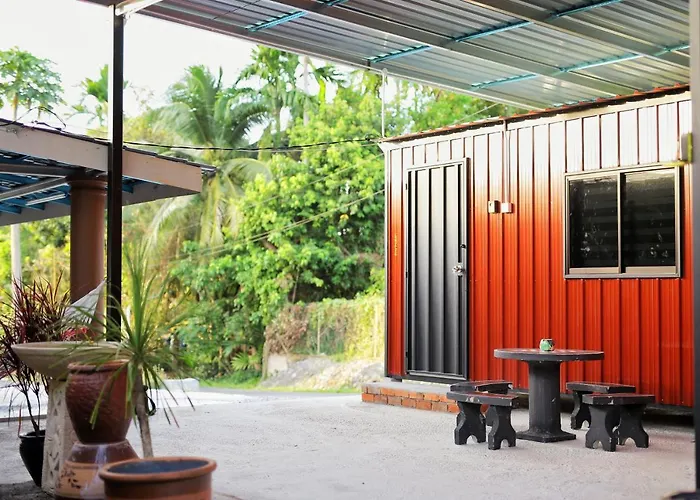 Padang Besar Red Cabin Homestay